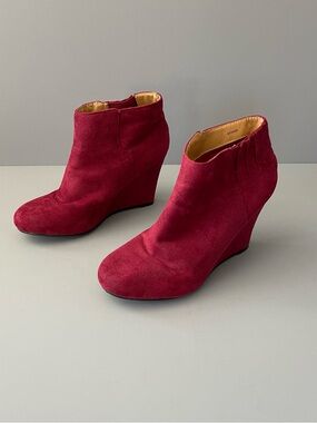 Charlotte Russe Pull On Burgundy Wine Wedge Ankle Bootie 7.5 Faux Suede